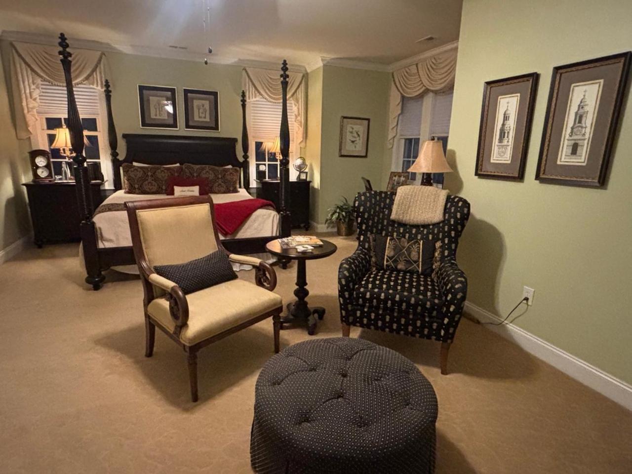 Bed & Breakfast On Tiffany Hill Mills River Room photo